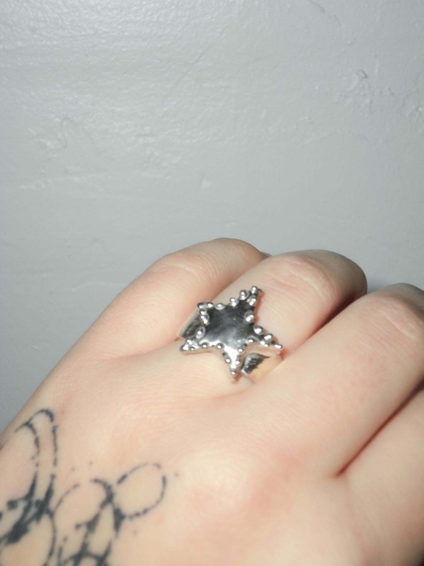 Stud star ring