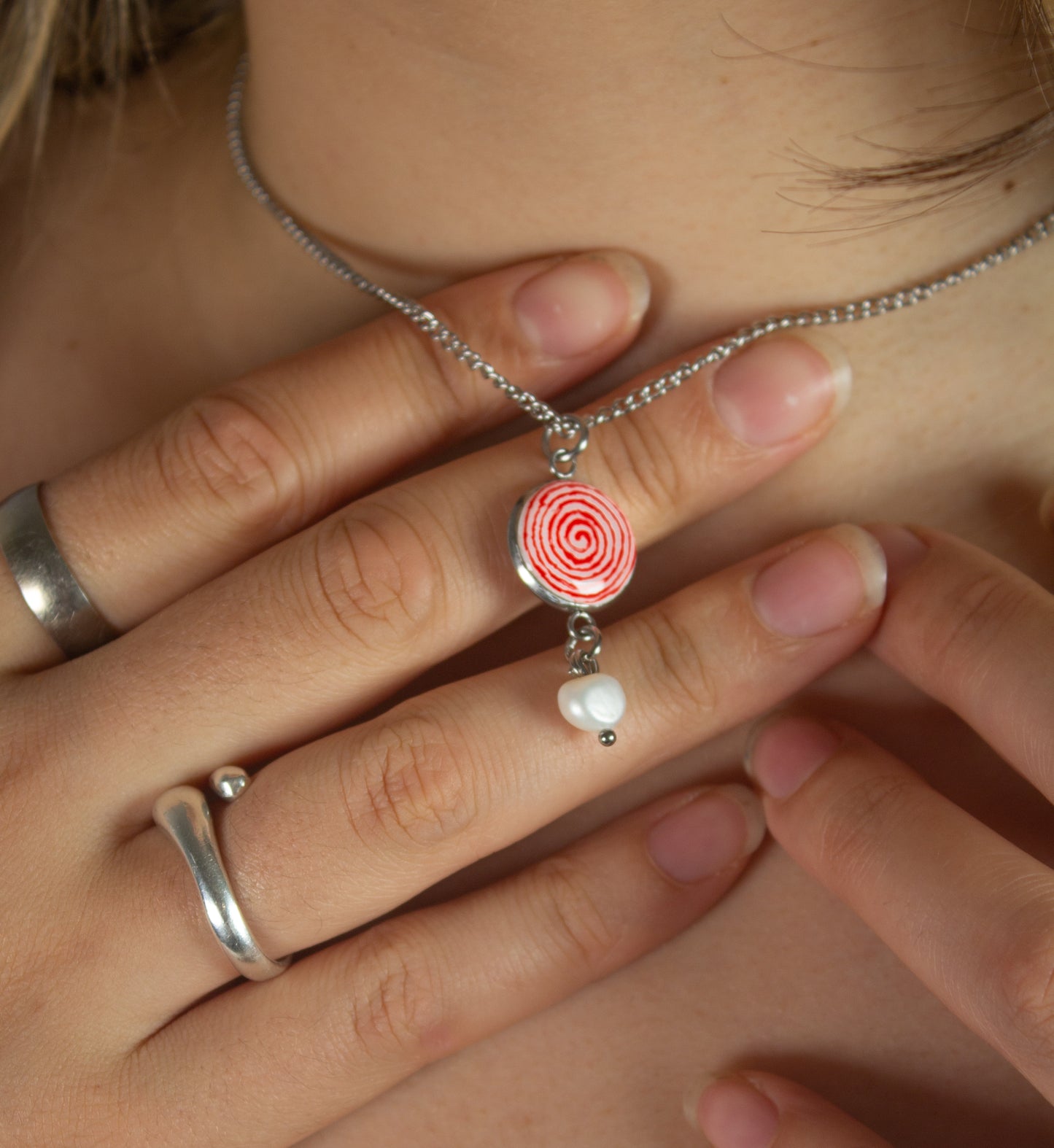 Swirl chain necklace