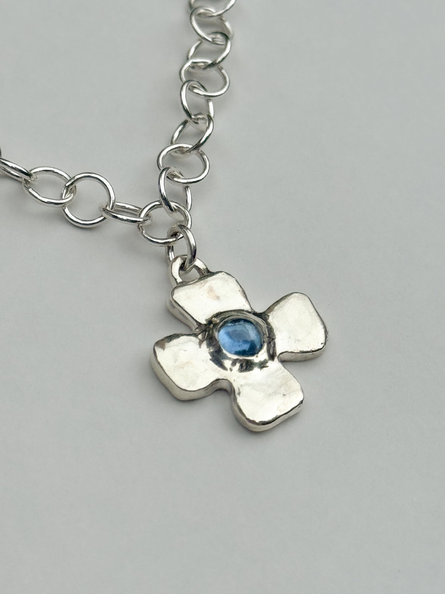 Spinelle flower necklace