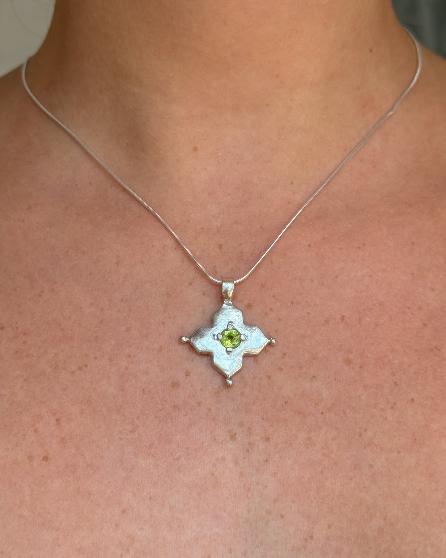 Tuile peridot necklace