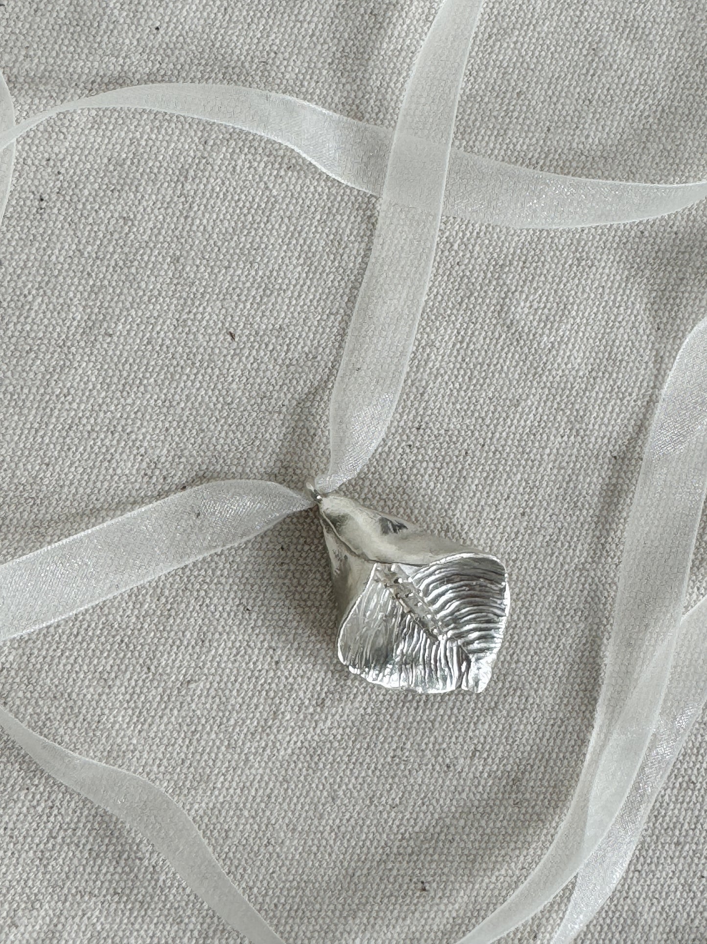 Calla lily ribbon necklace