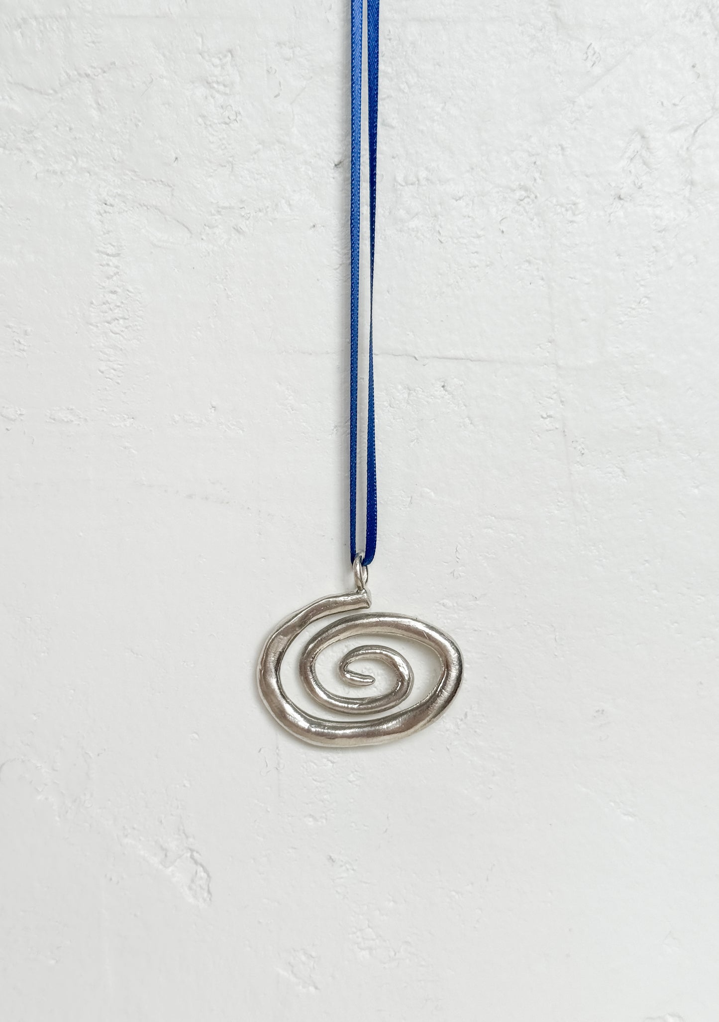 Spiral lace up ribbon choker