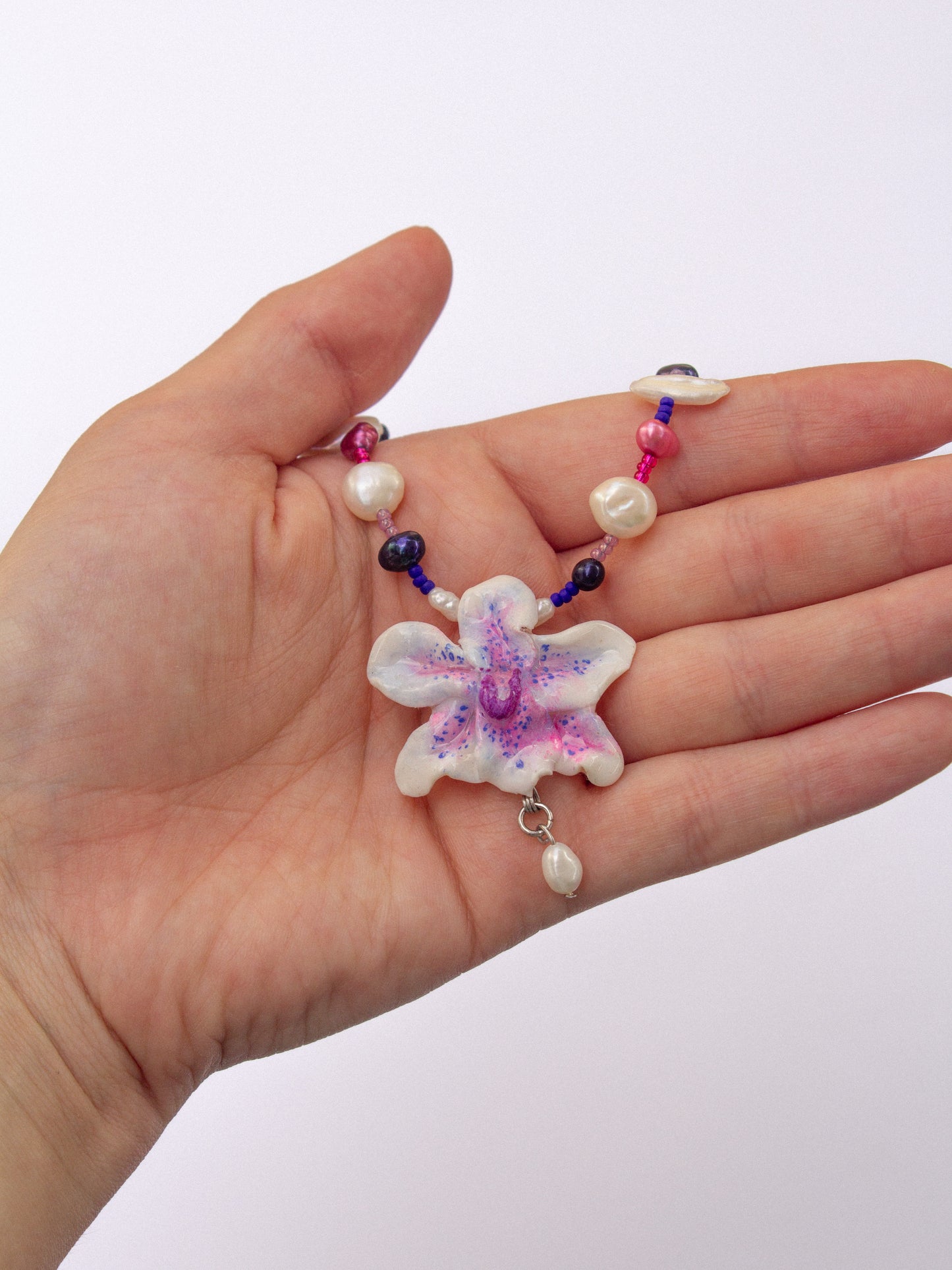 Orchidée choker necklace