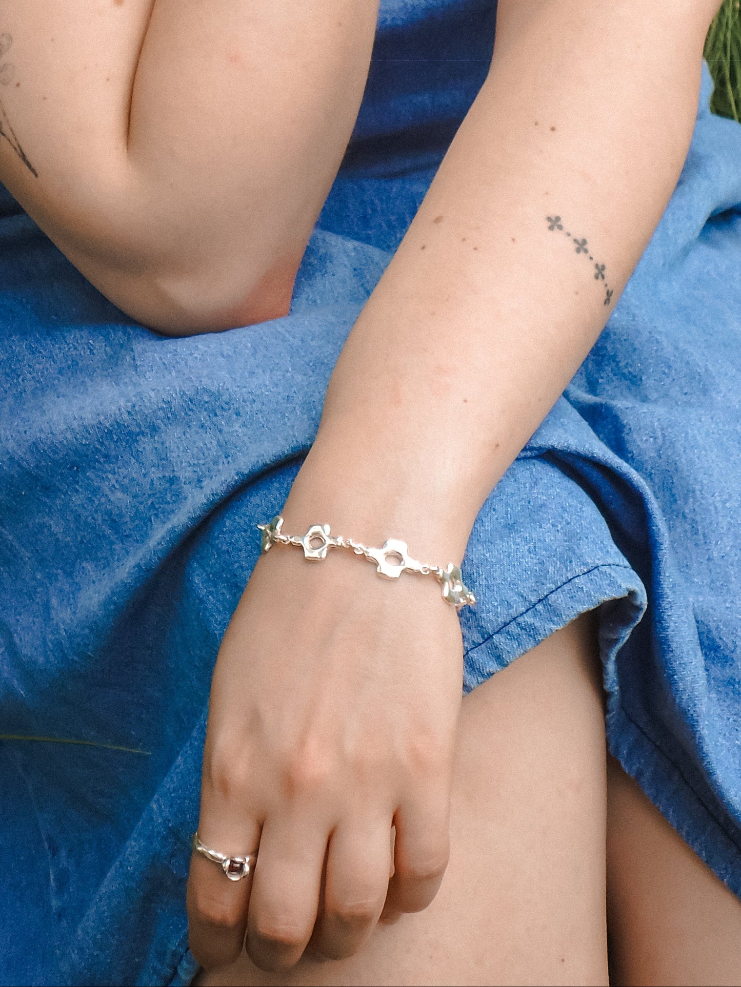 Quatrefoil link bracelet