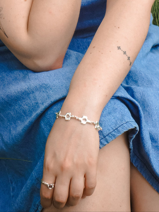 Quatrefoil link bracelet