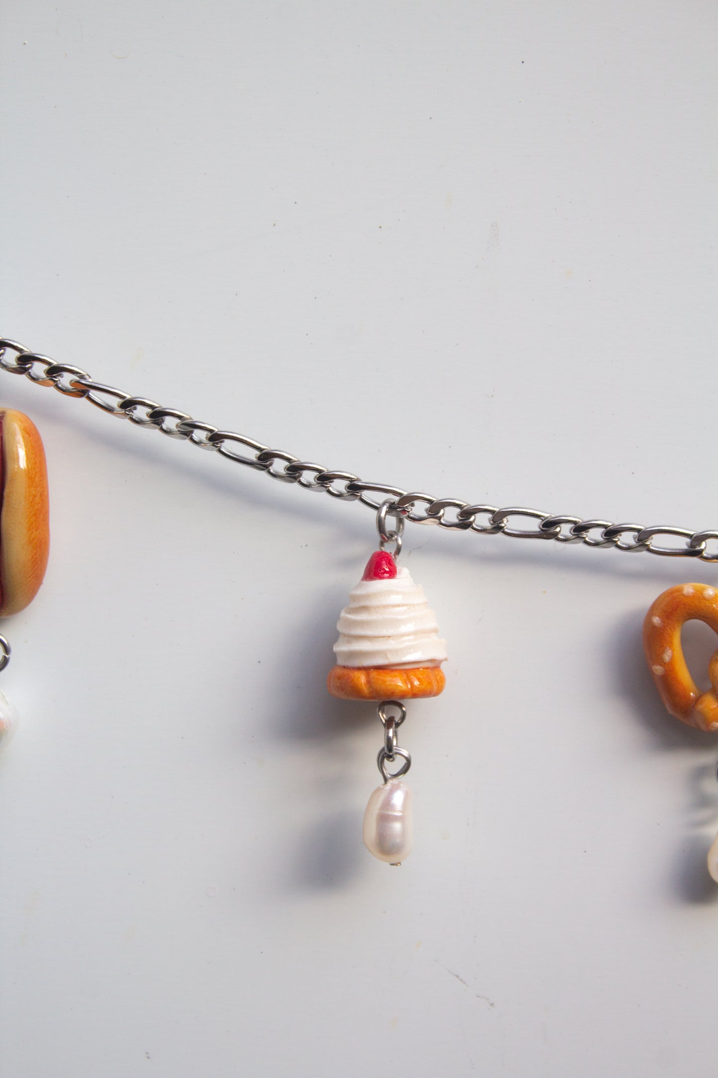 Food stand necklace