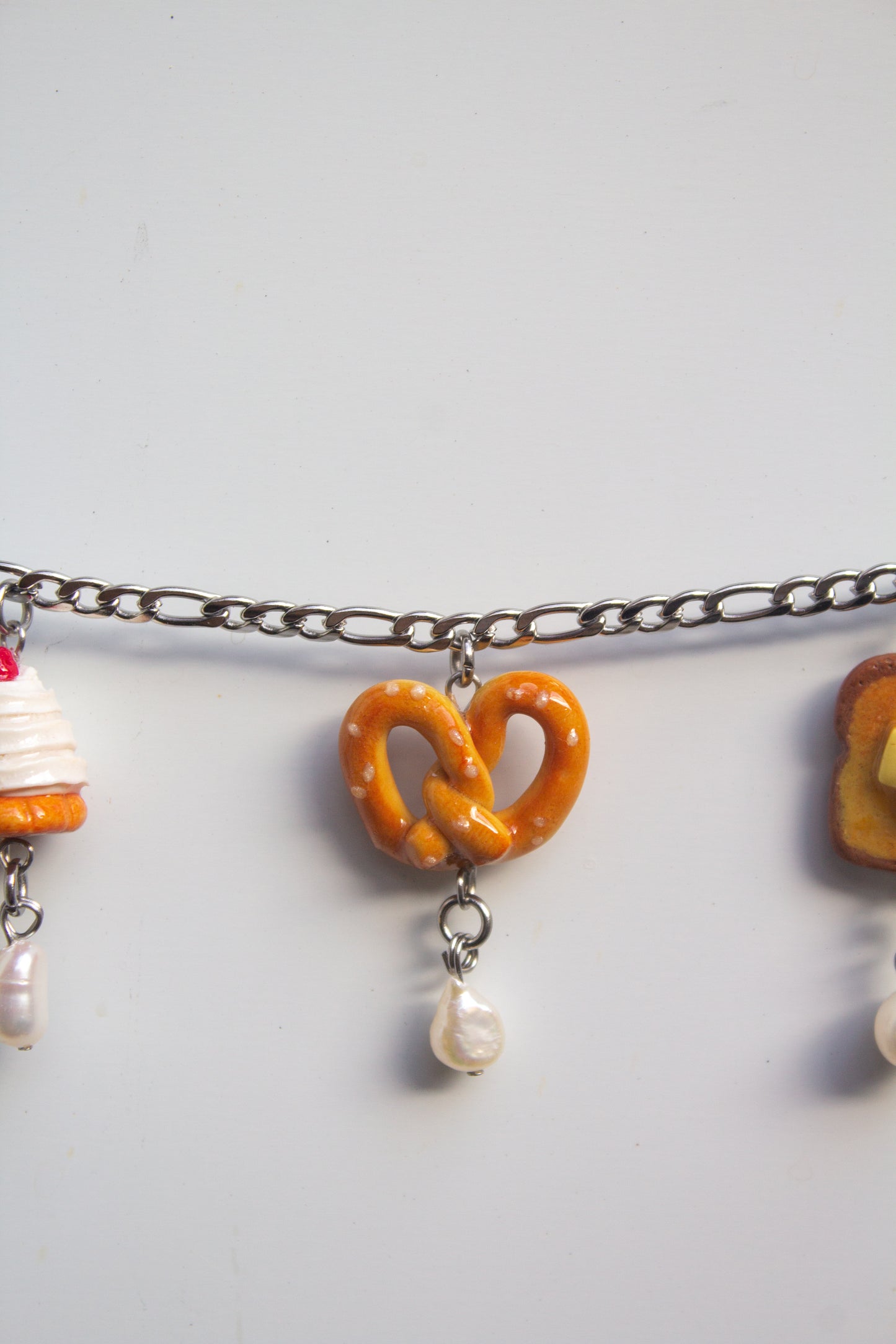 Food stand necklace
