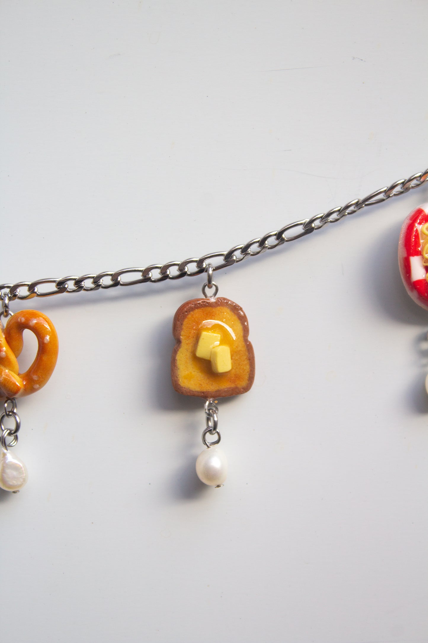 Food stand necklace
