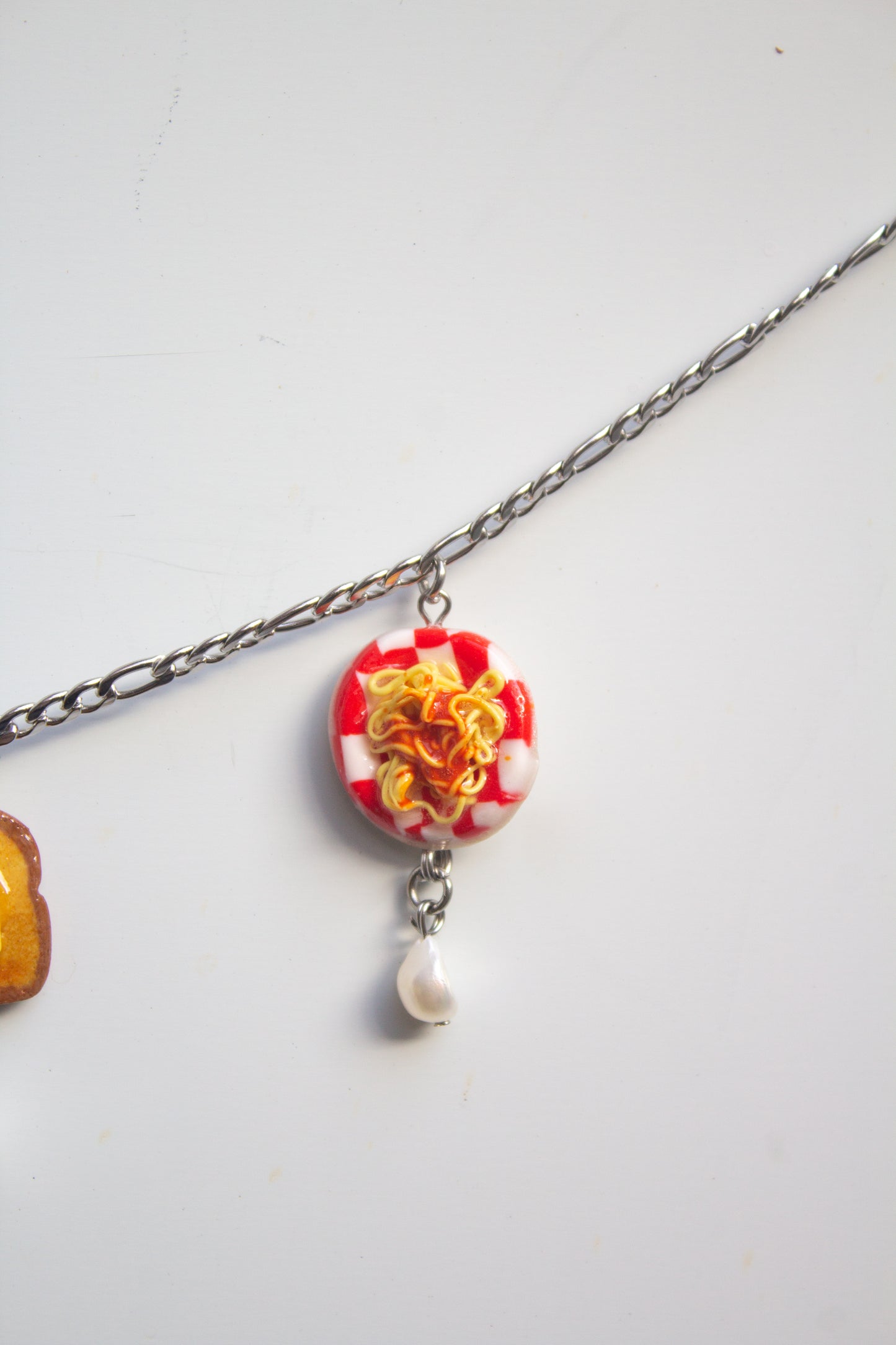 Food stand necklace