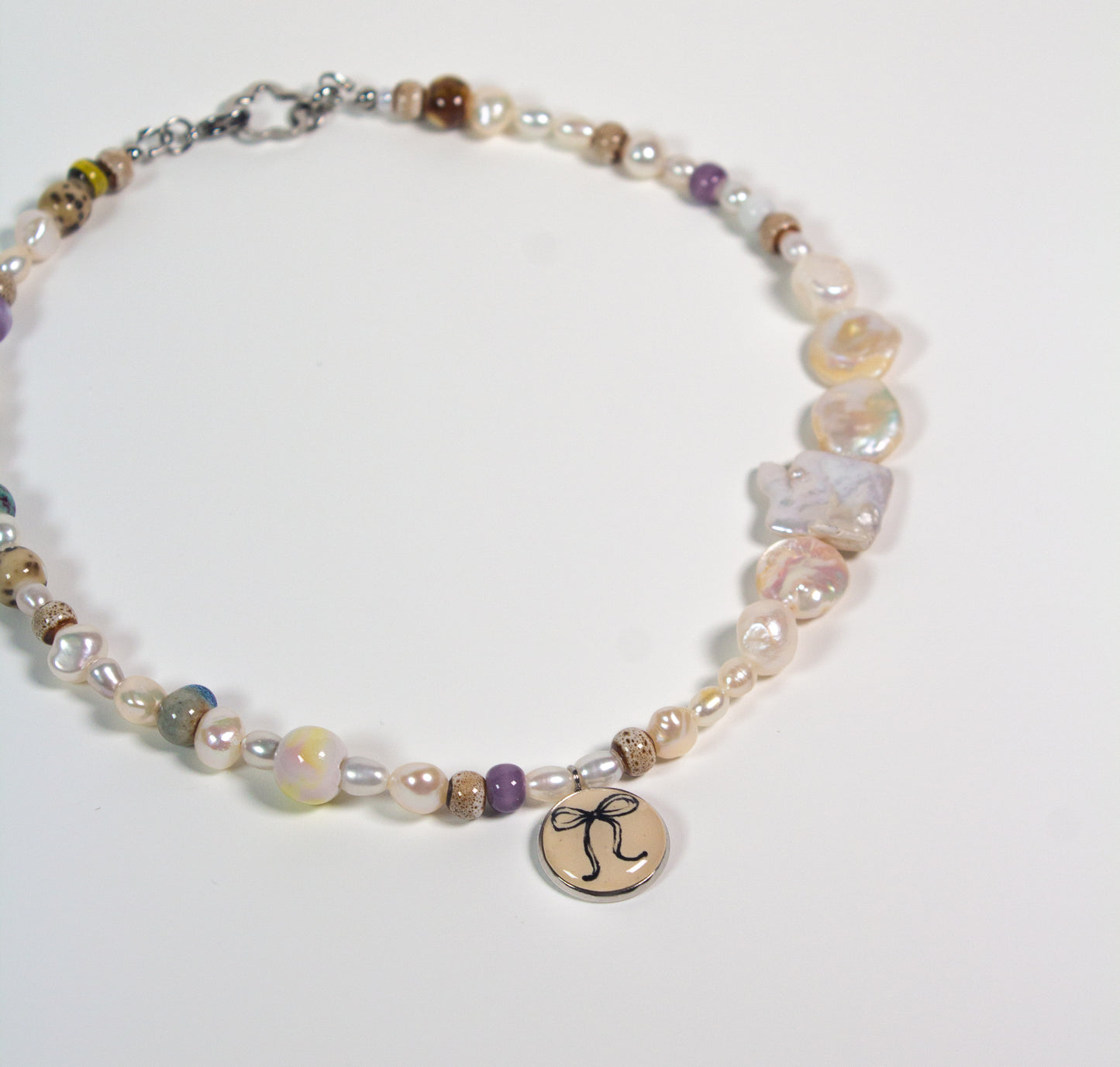 Bow necklace