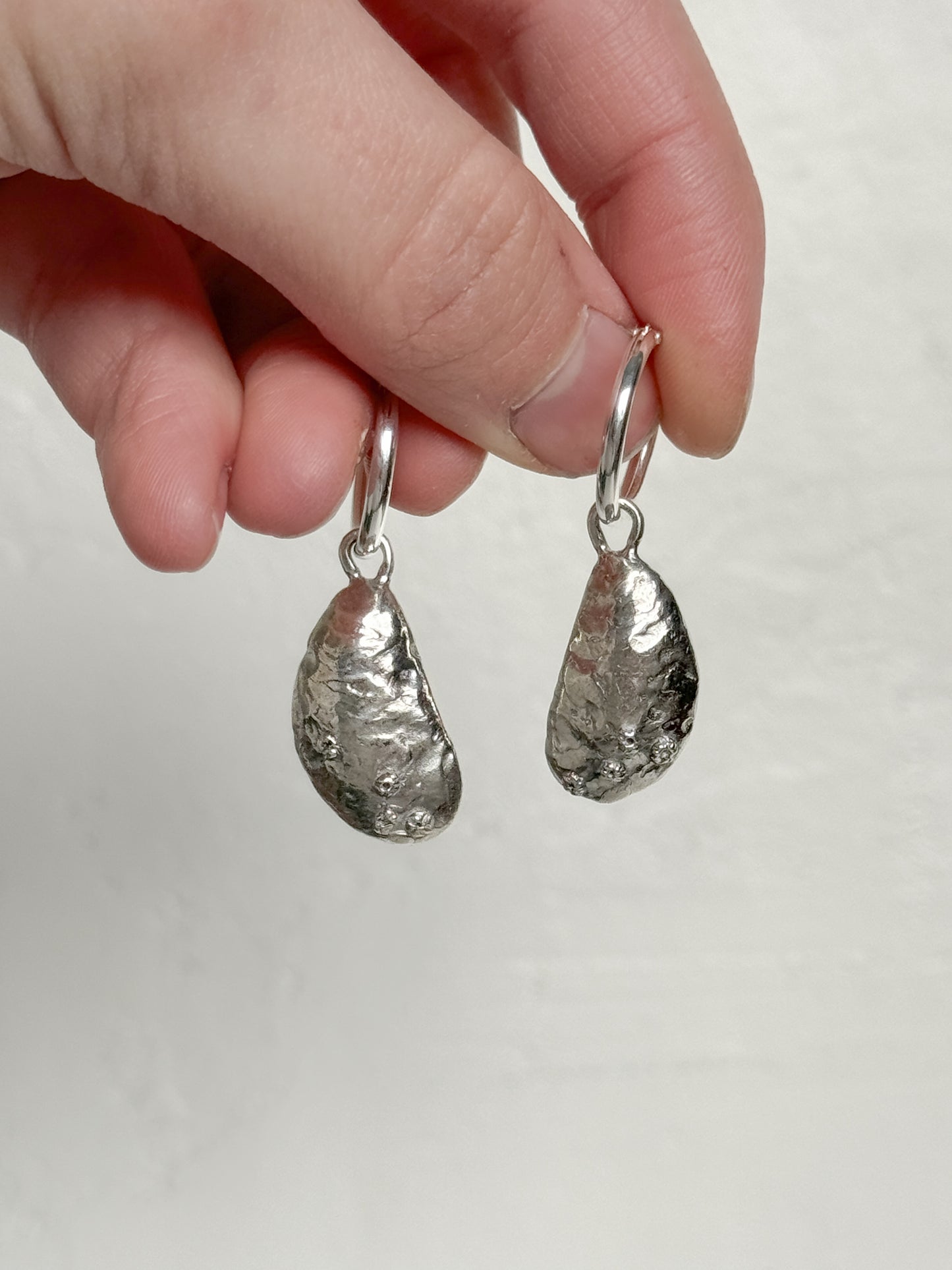Mussel hoop earrings