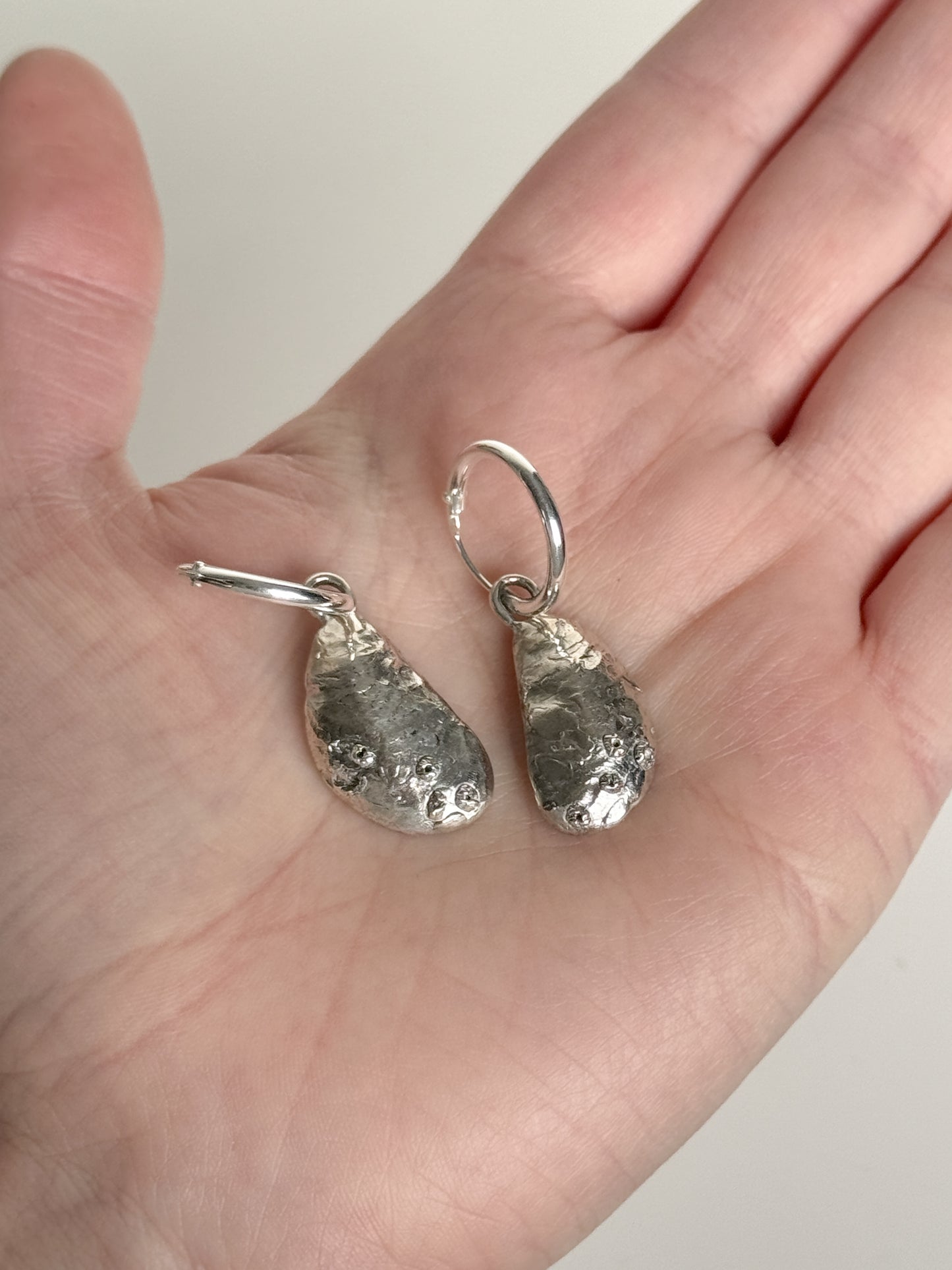 Mussel hoop earrings