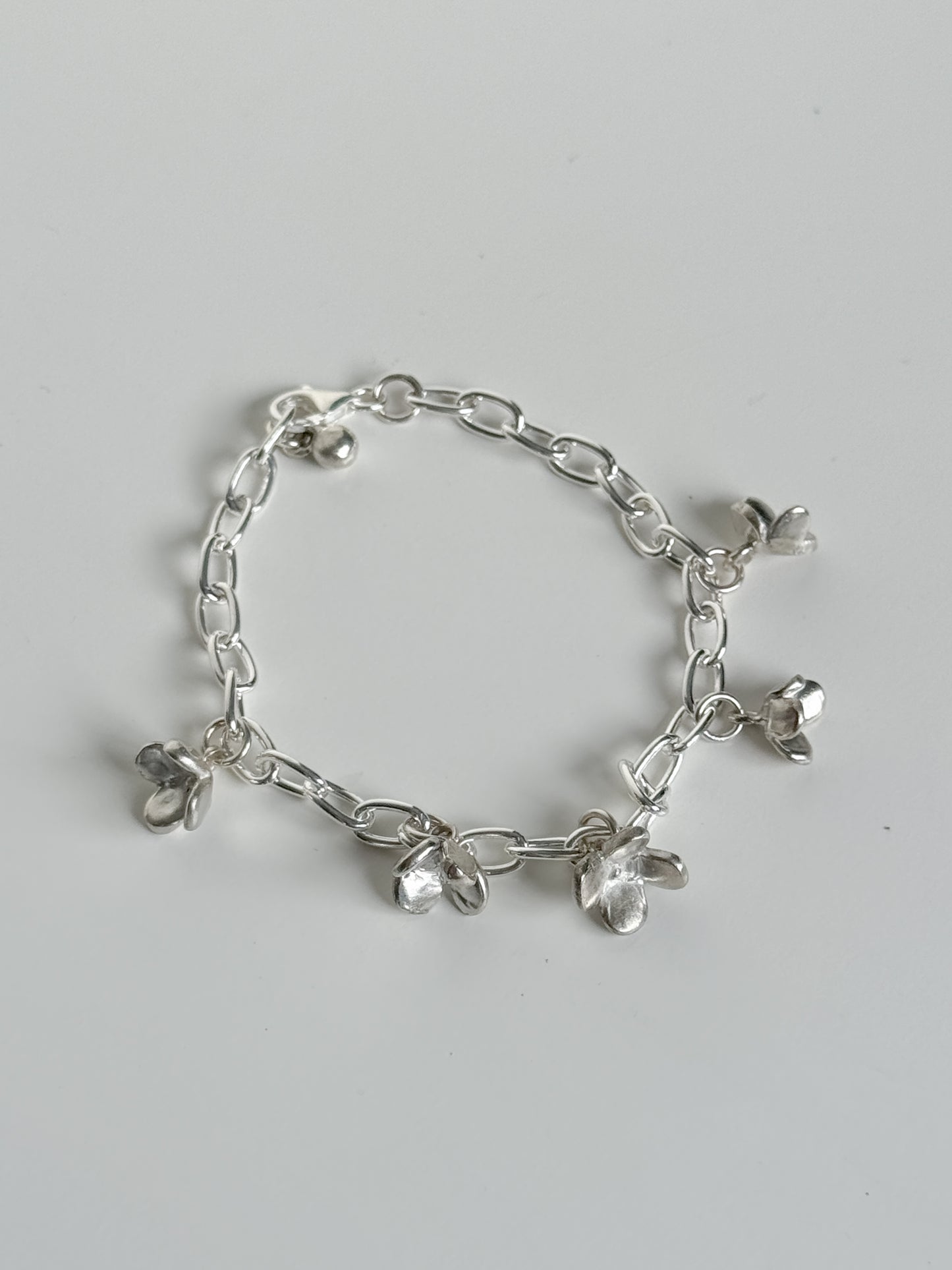 Small clochette flowers bracelet