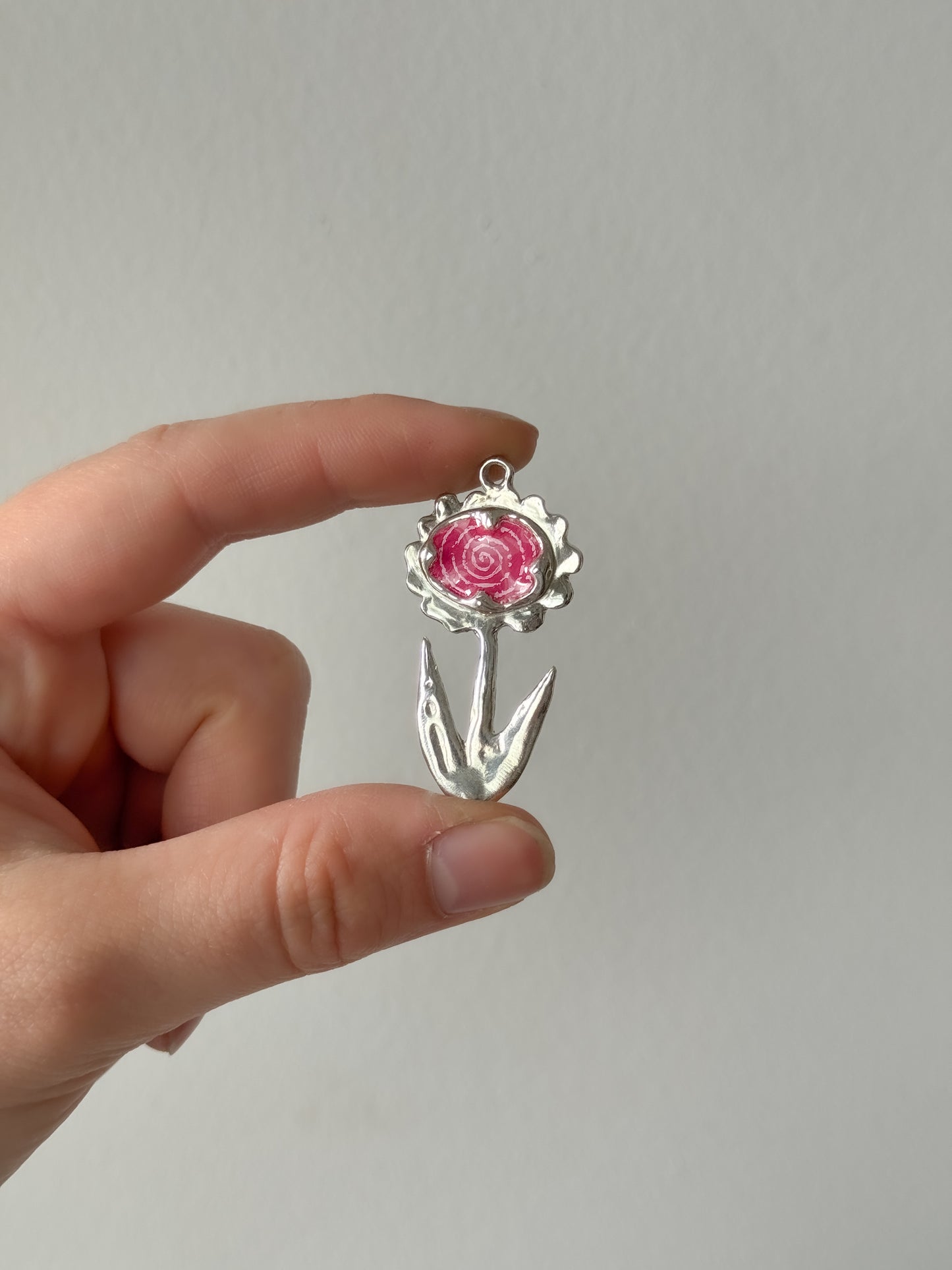 Swirly flower charm [1/1]
