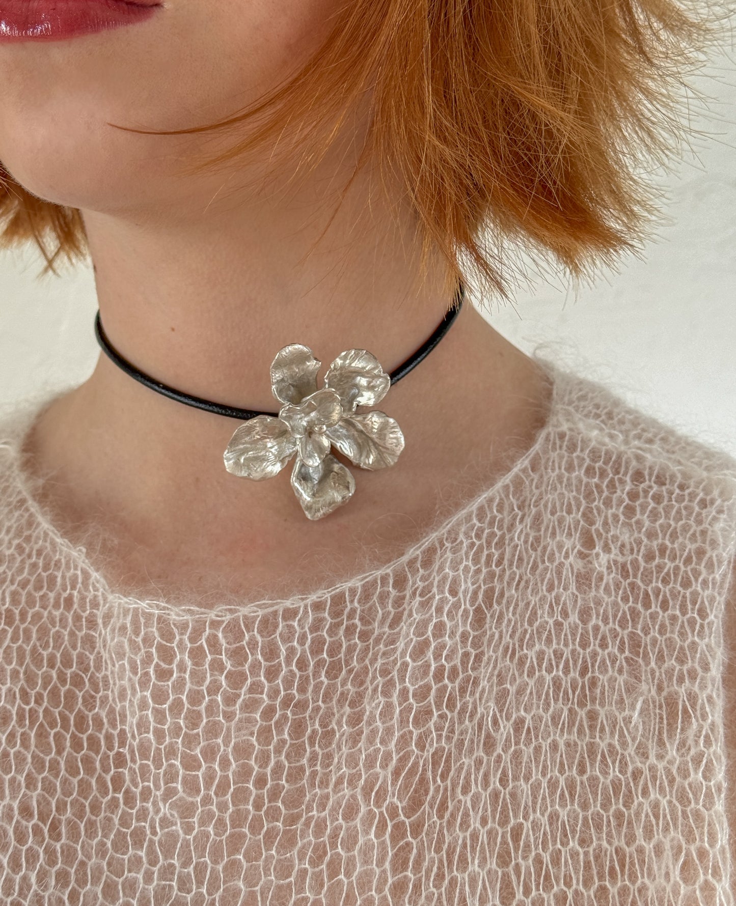 Flower choker