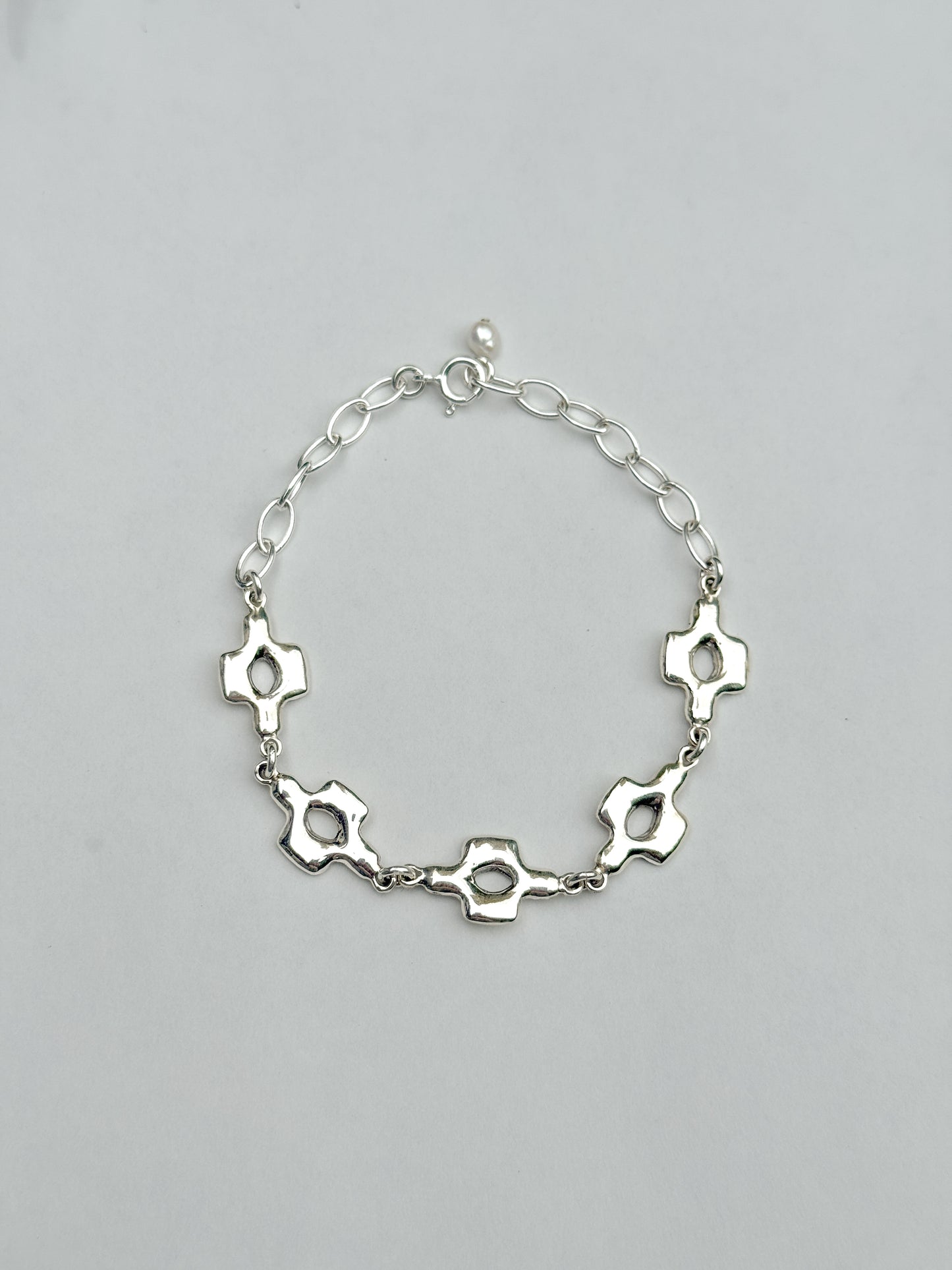Quatrefoil link bracelet