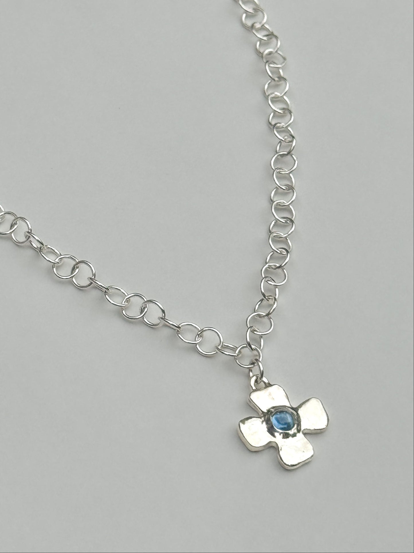 Spinelle flower necklace