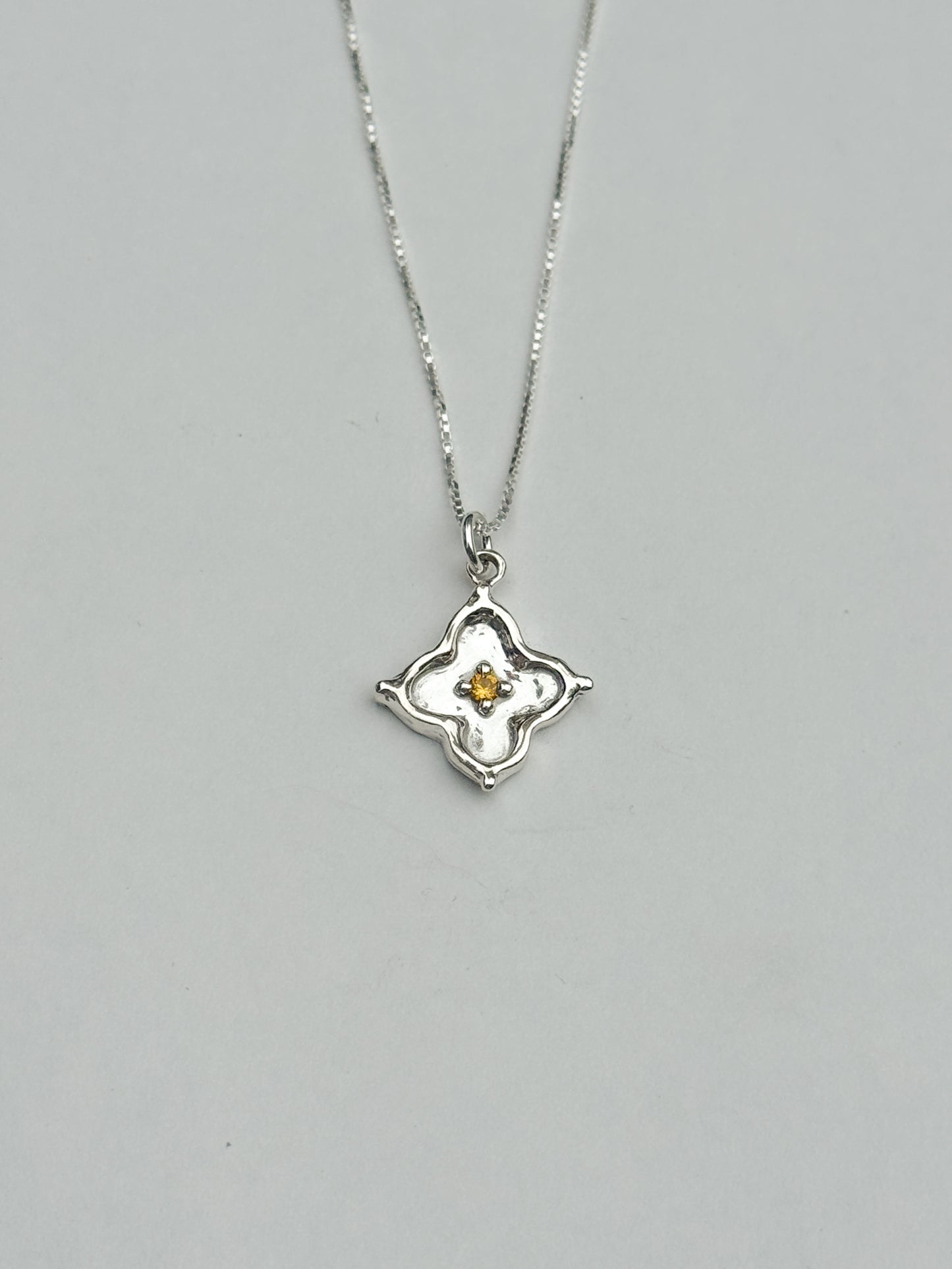 Daisy flower tile necklace