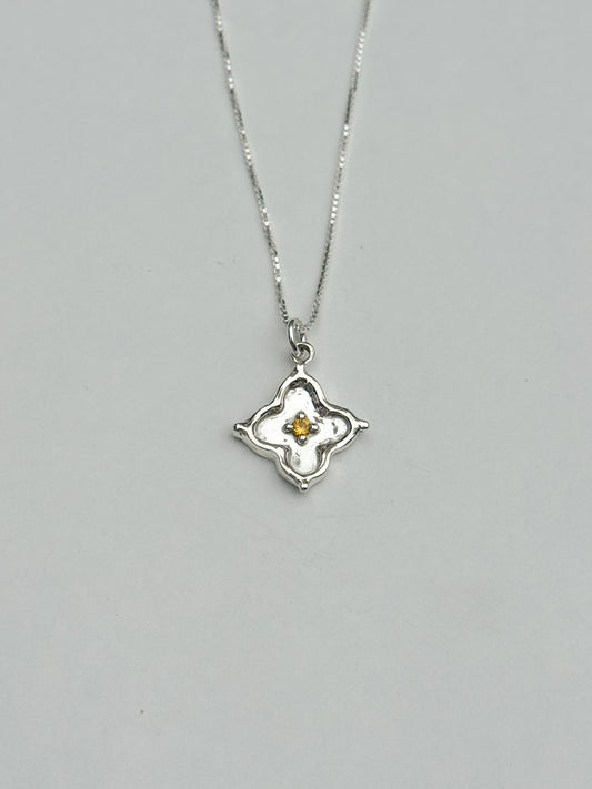 Daisy flower tile necklace