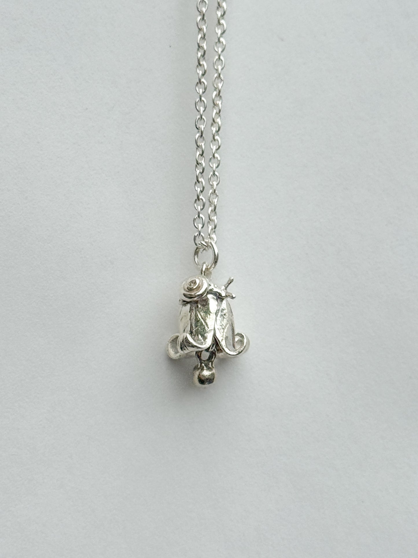 Escargot sur clochette necklace