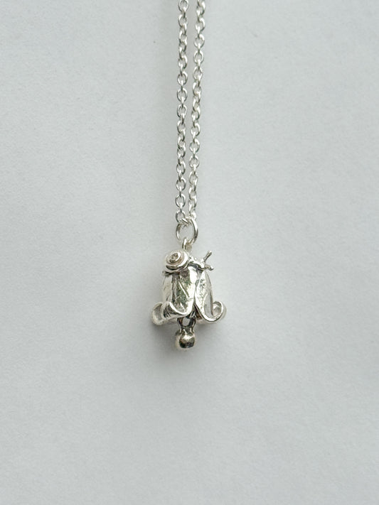 Escargot sur clochette necklace