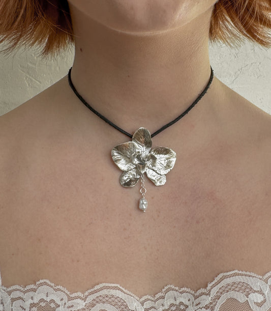 Orchid choker black