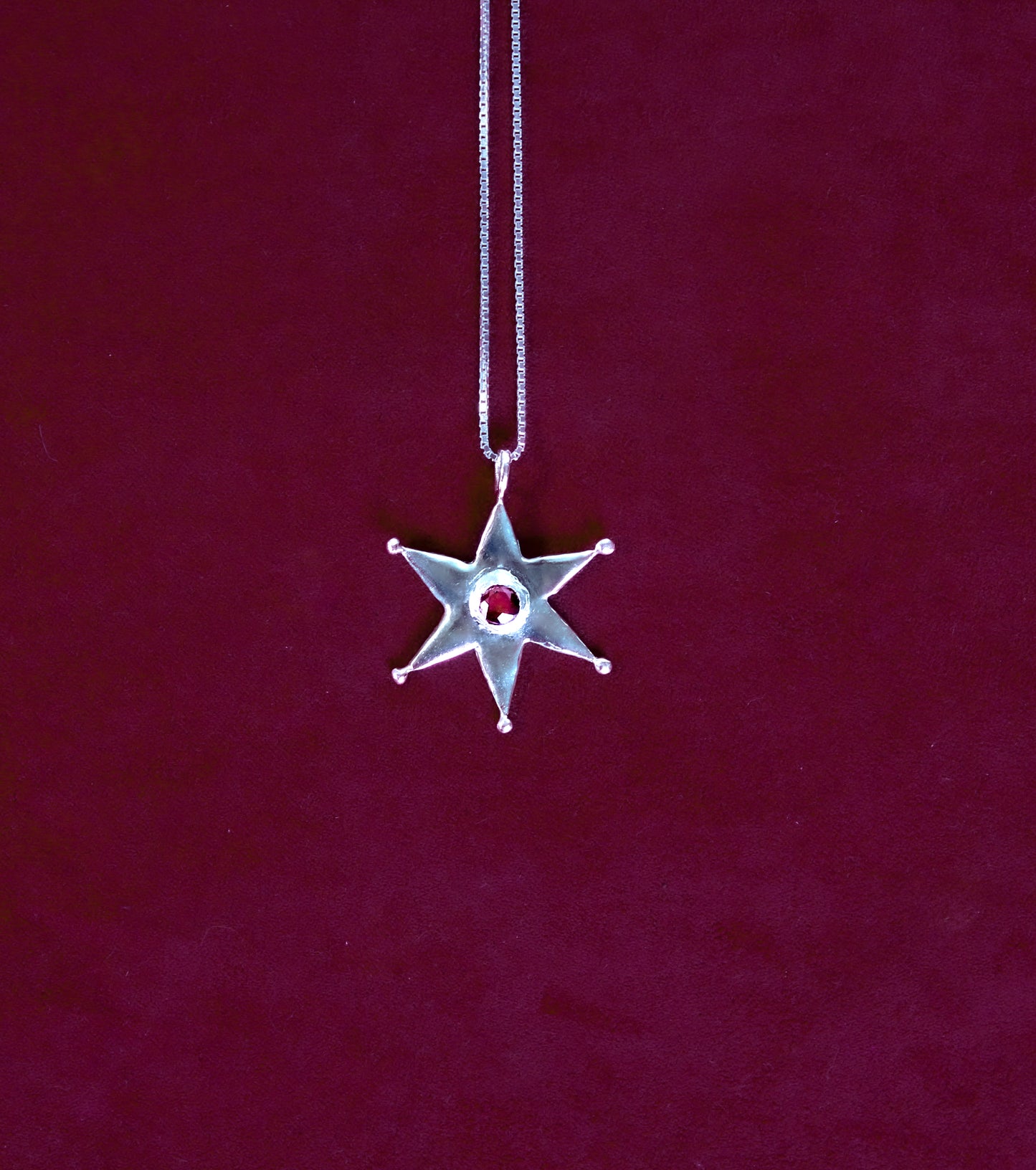 Stella grenat necklace