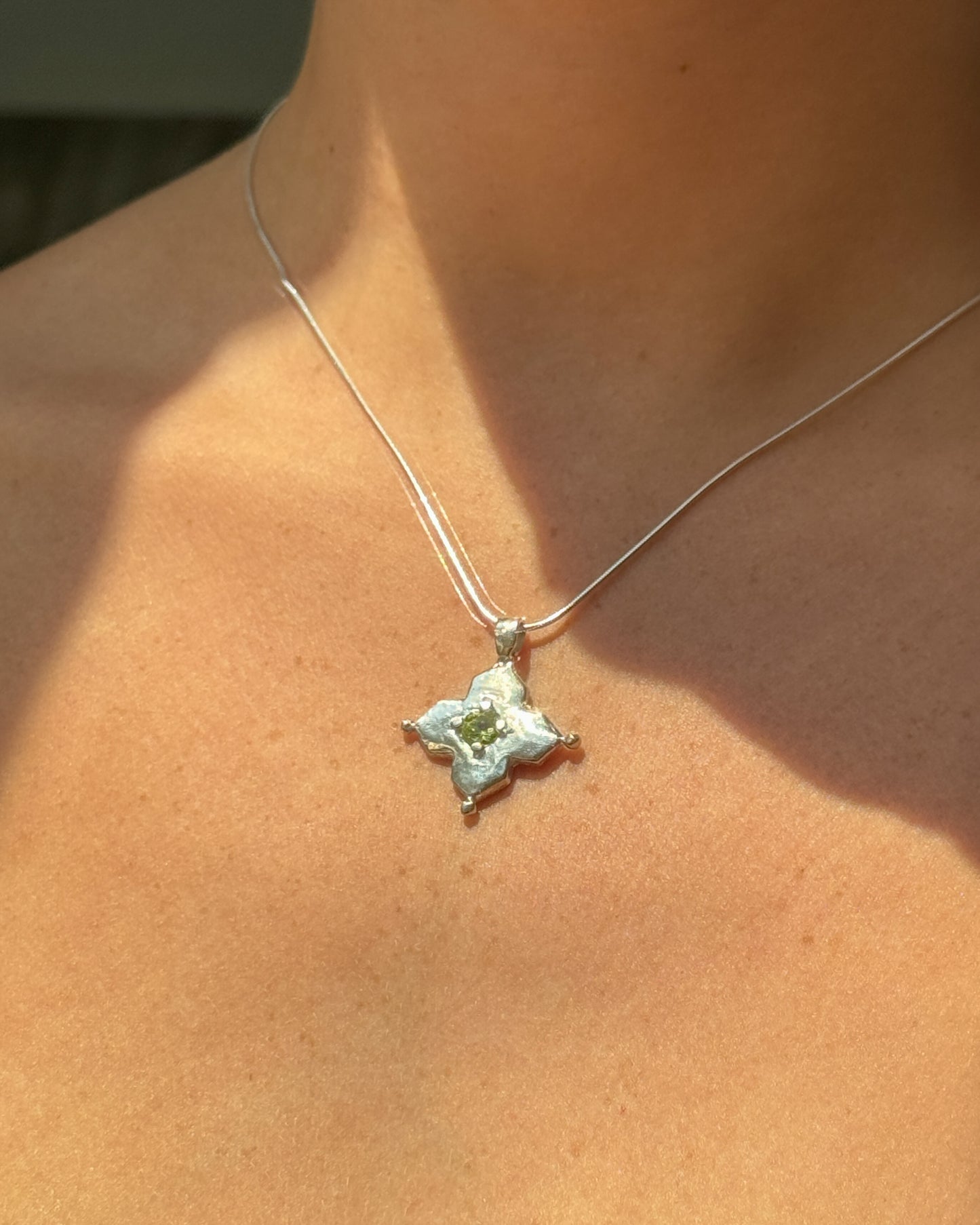 Tuile peridot necklace