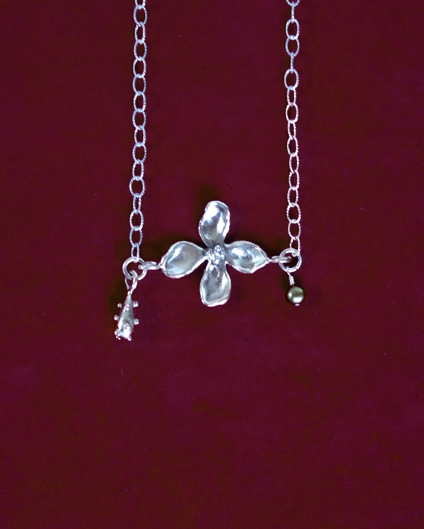 Petal necklace [green pearl]