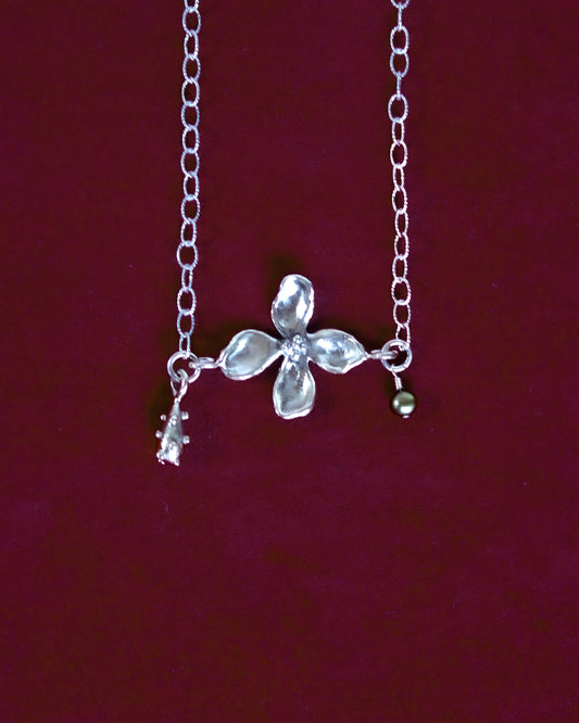 Petal necklace [green pearl]