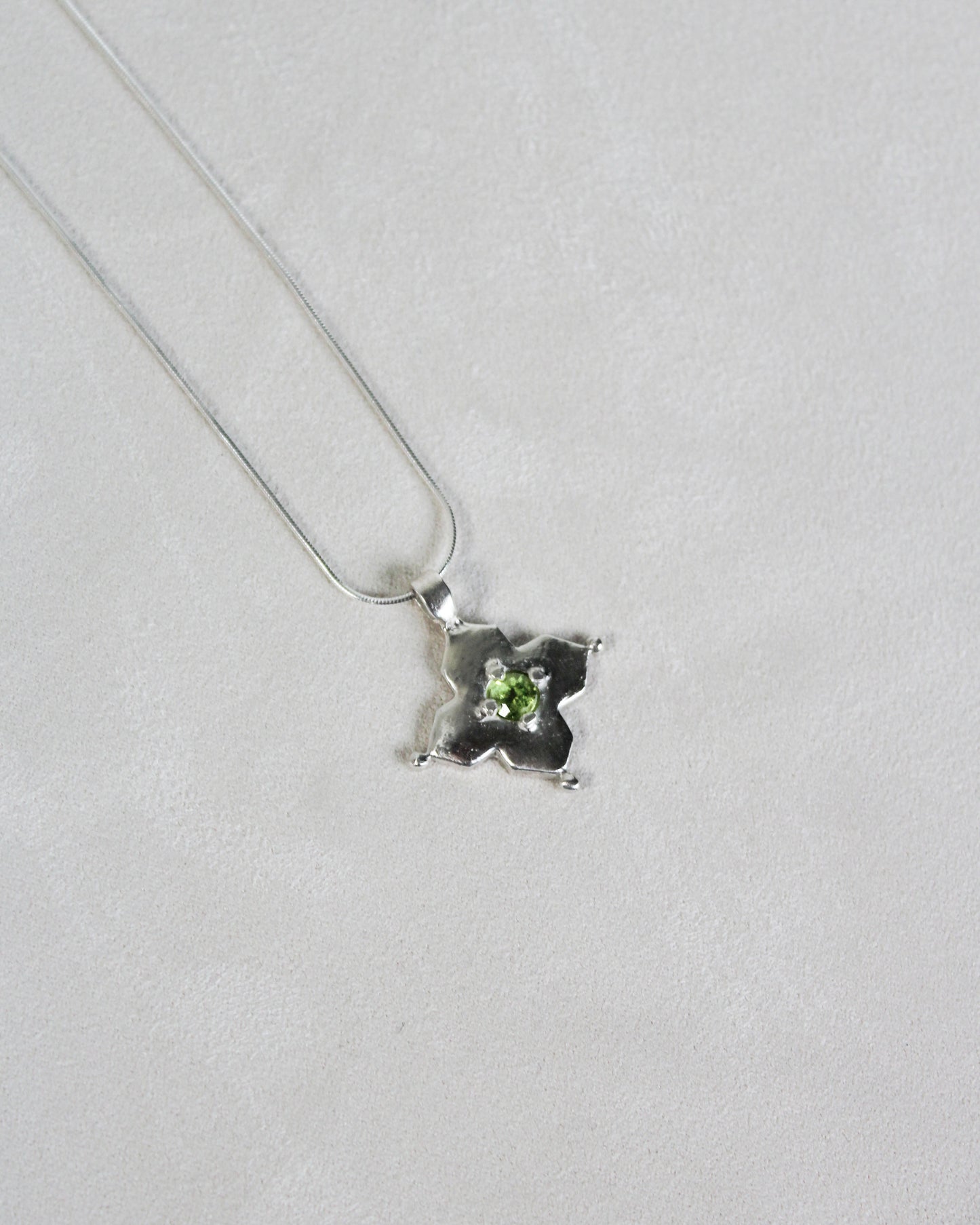 Tuile peridot necklace