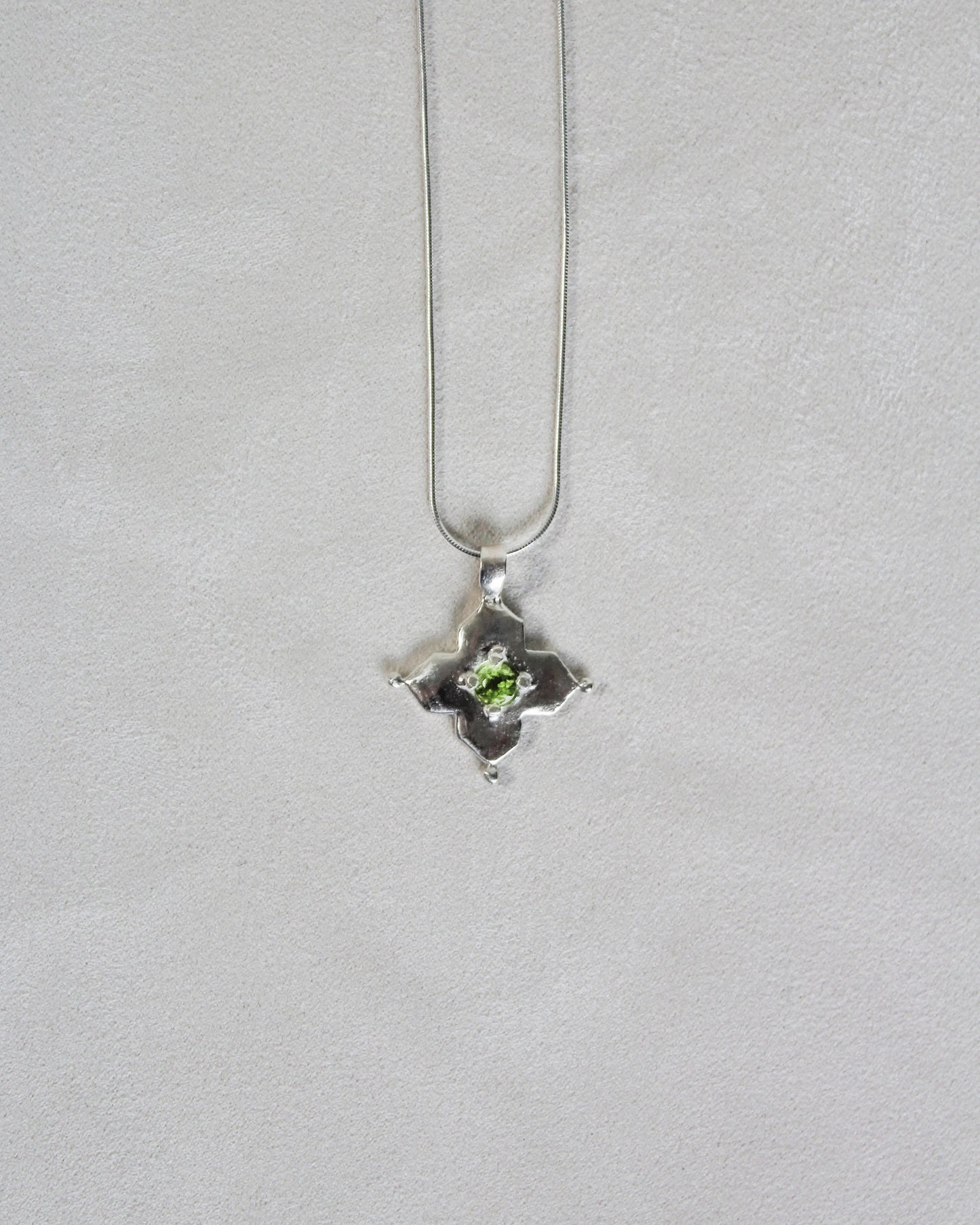 Tuile peridot necklace