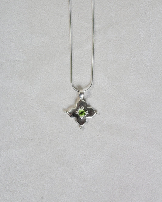 Tuile peridot necklace