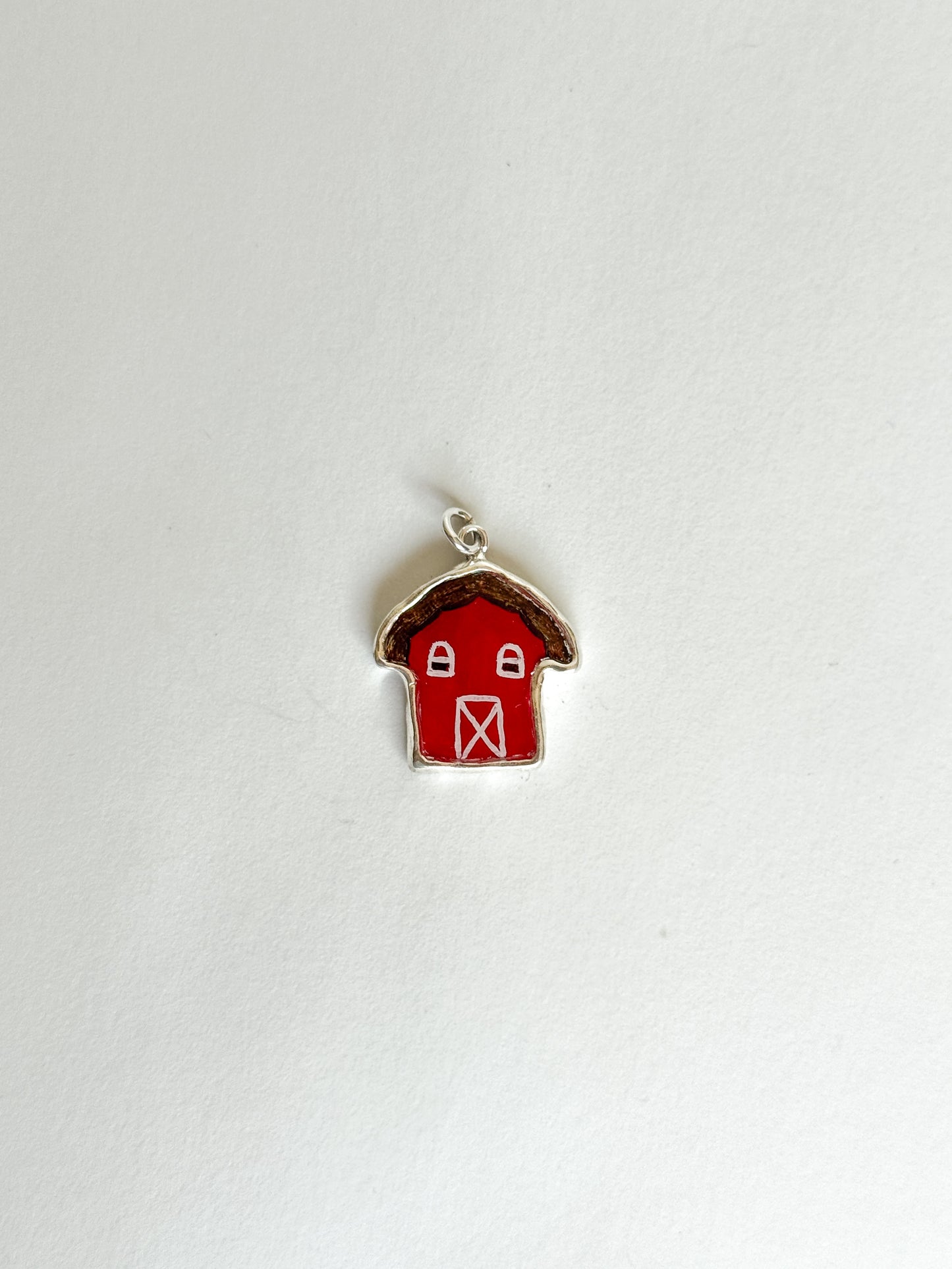 Red barn pendant 1/1