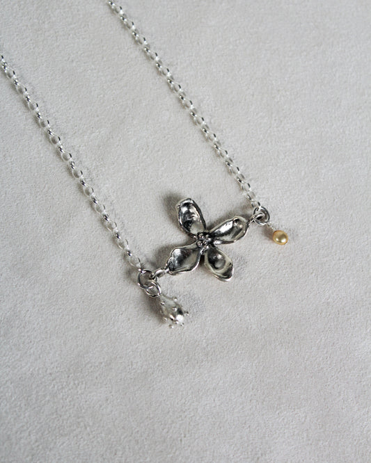 Petals necklace [yellow pearl]