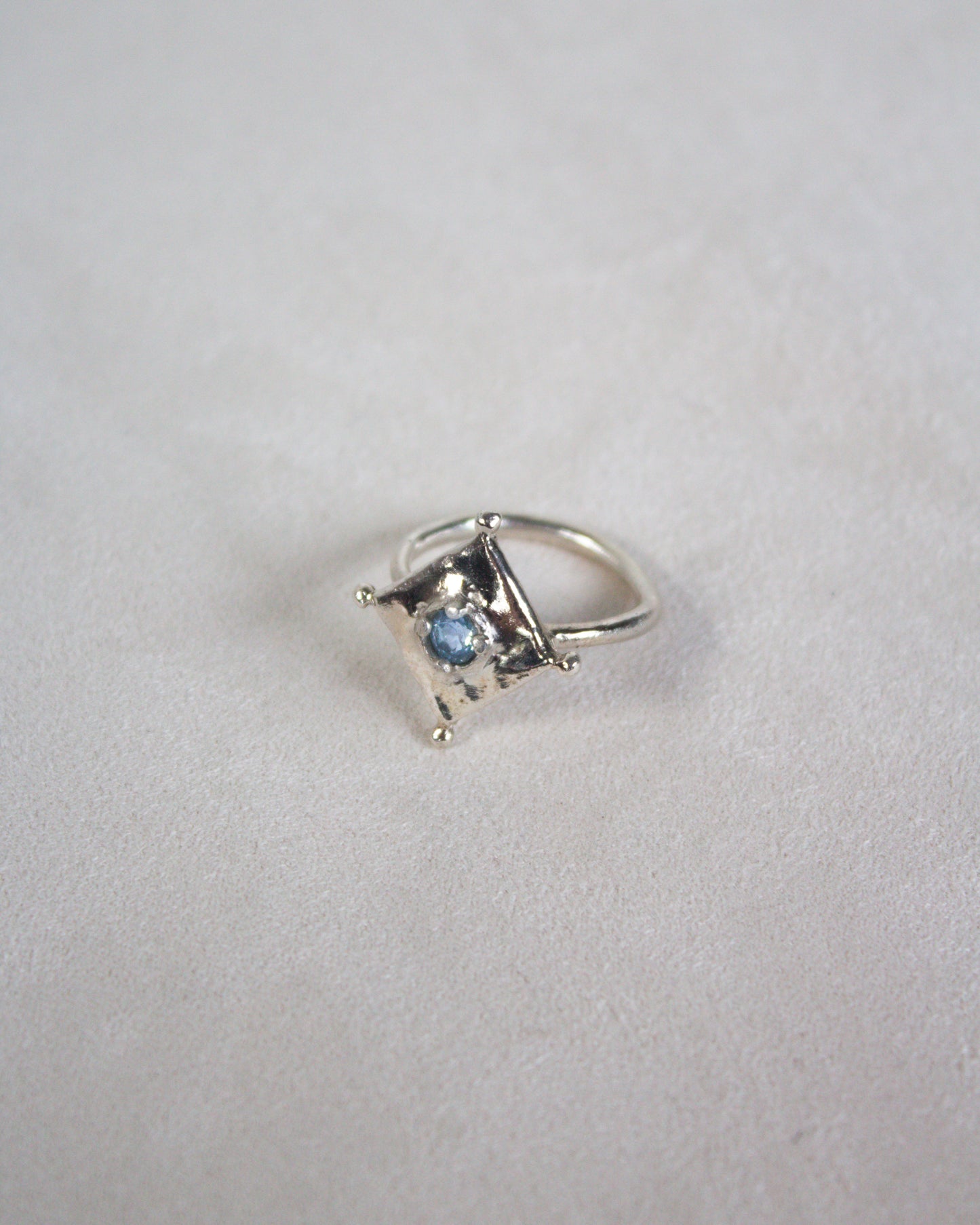 Prisma topaz ring