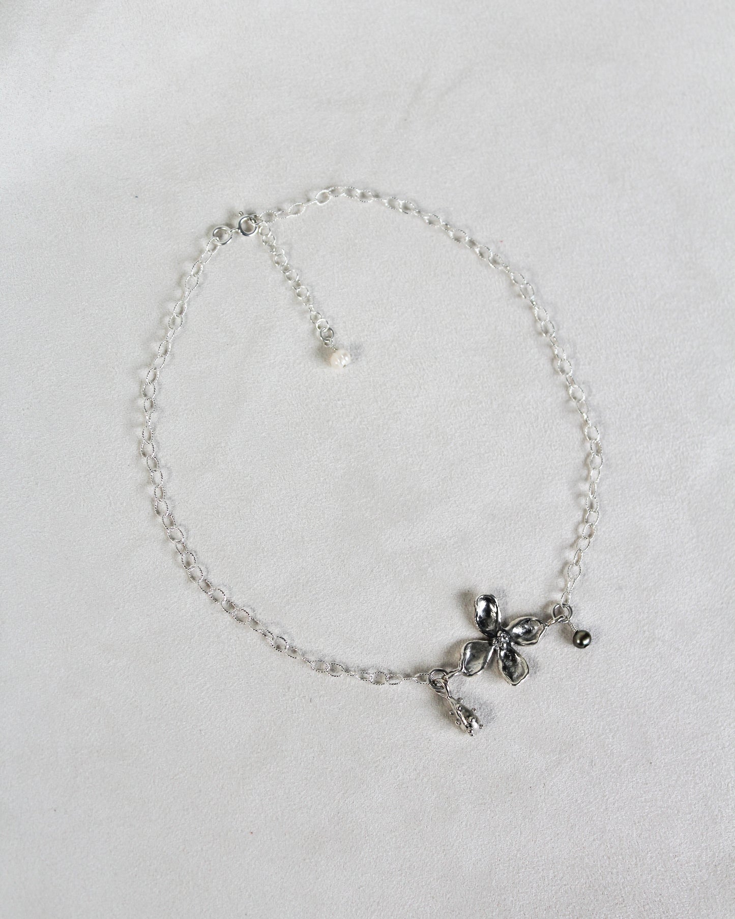 Petal necklace [green pearl]