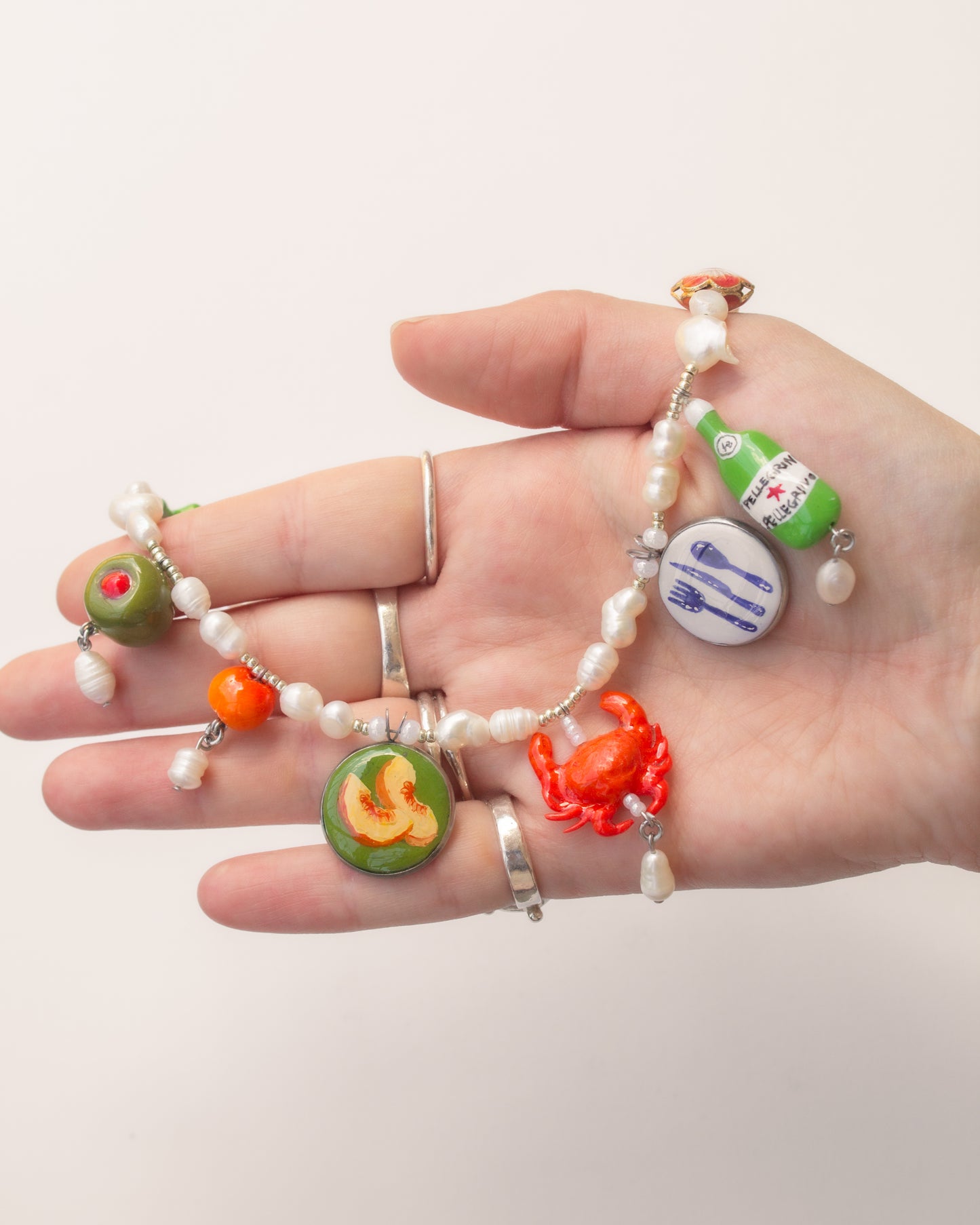 Open-air feast necklace