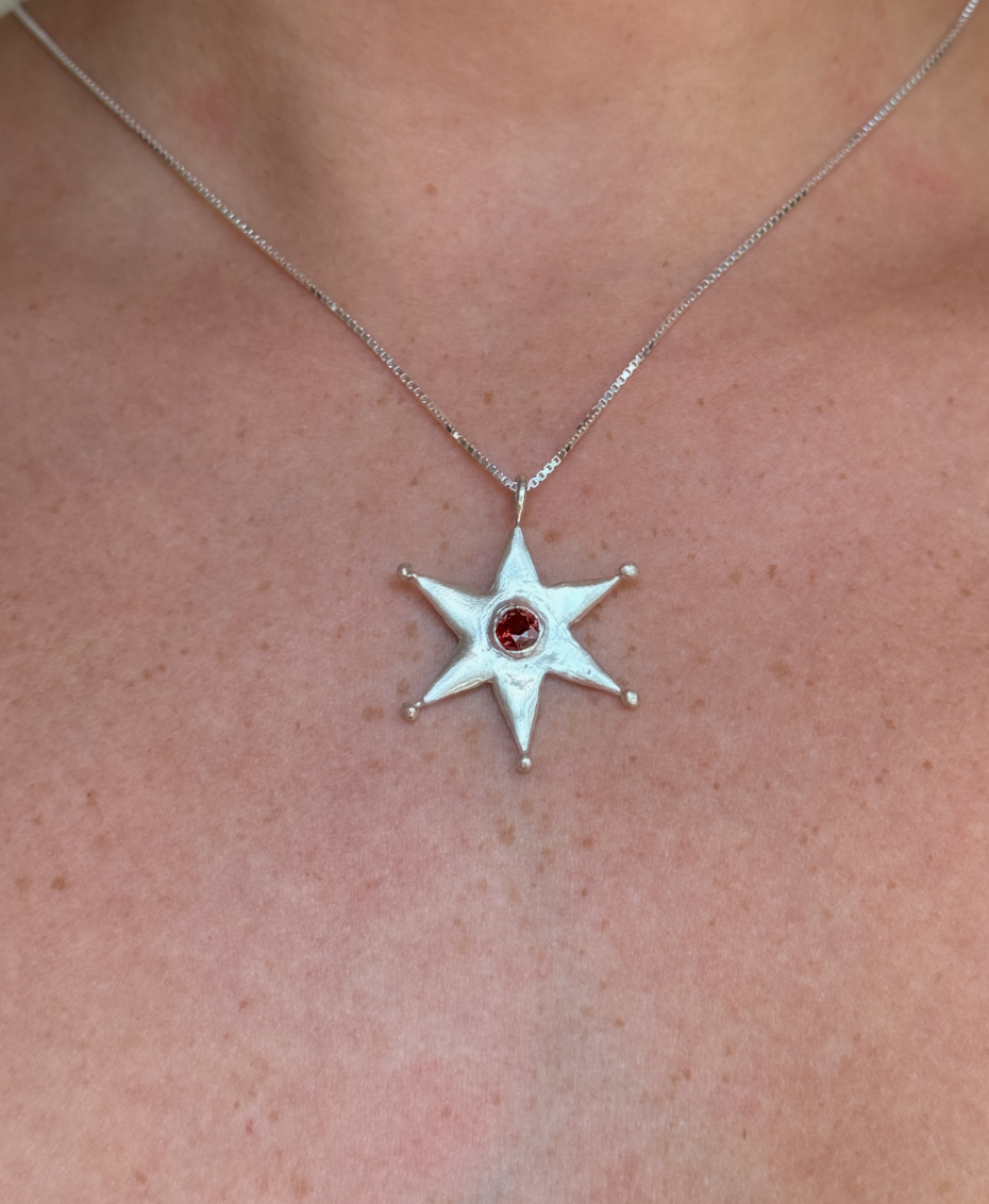 Stella grenat necklace