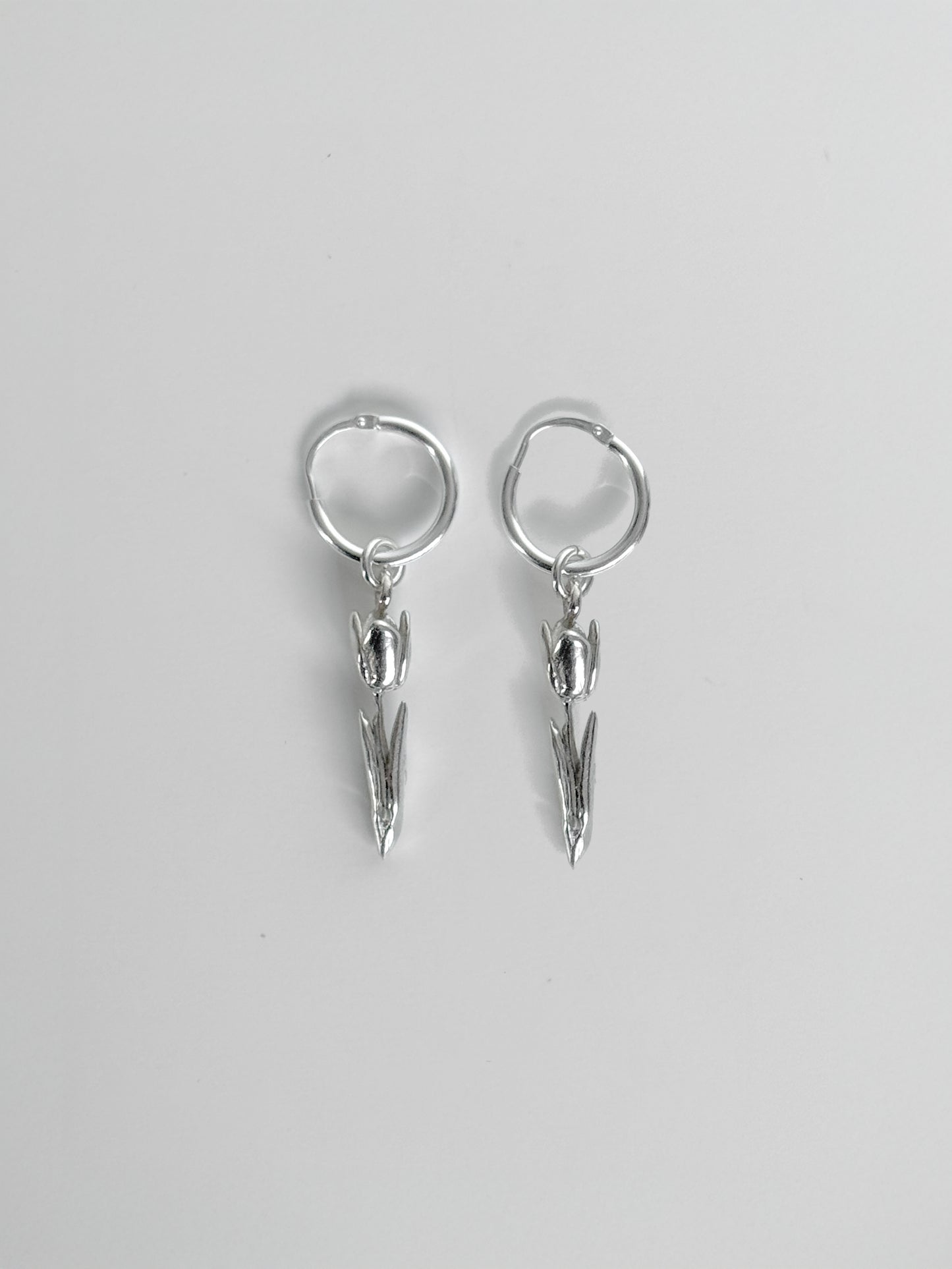Tulip hoop earrings