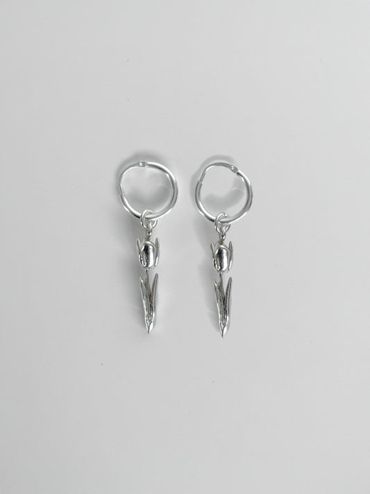 Tulip hoop earrings